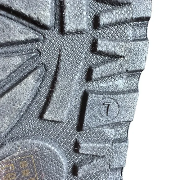 DL 1990 Dirty Laundry Ribbed Platform Shearling Boots | Black | Women’s 7 EUC - Picture 7 of 9